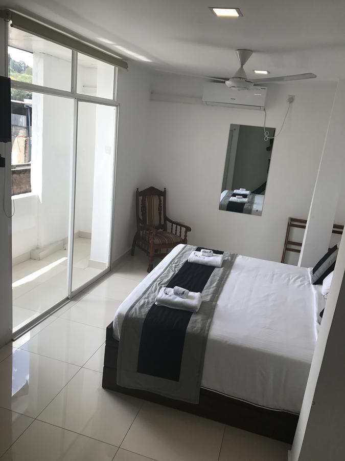Impala City Hotel And Hostel Kandy 50 Bagian luar foto